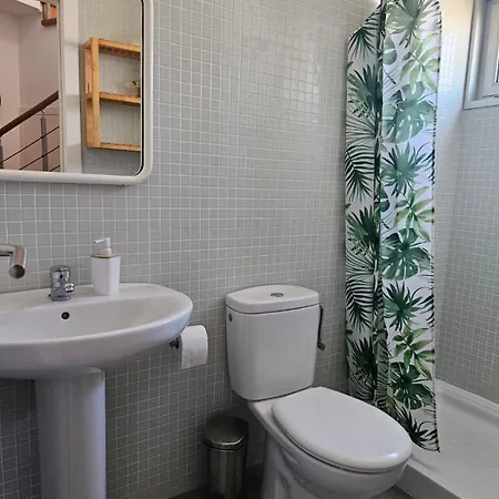 Seafront 2 Bedroom Penthouse With Parking Apartment