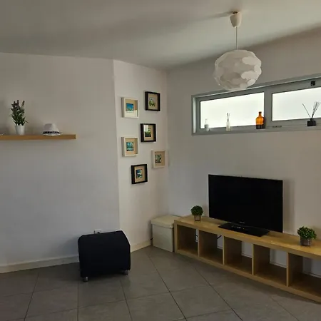 Seafront 2 Bedroom Penthouse With Parking